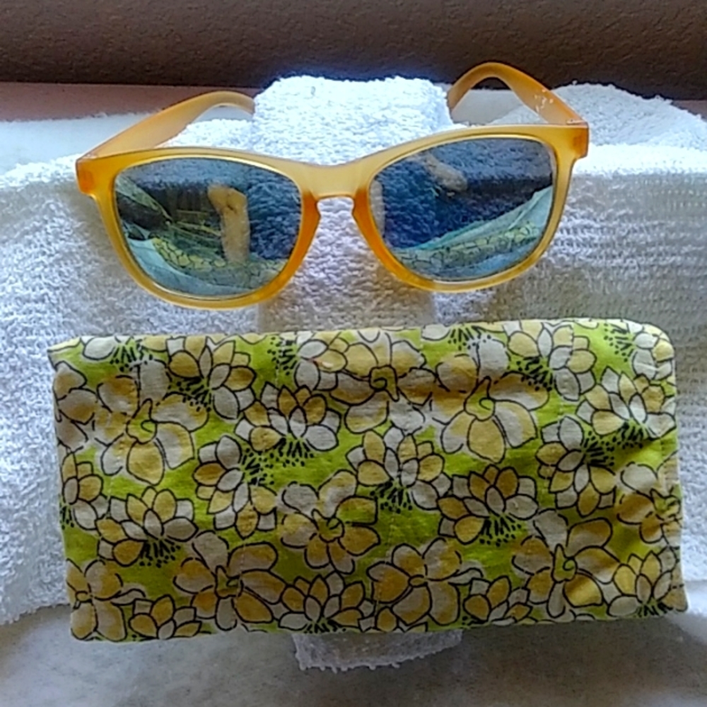 Frosty Gold w/case Sunglasses
